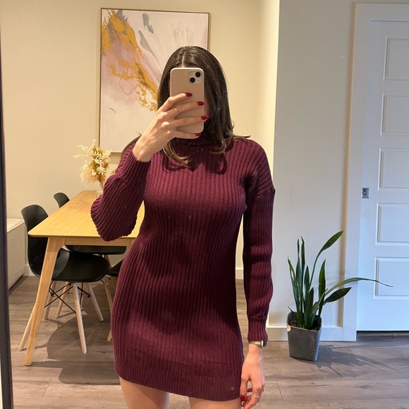Burgundy Long Sleeved Dress - Picture 2 of 2